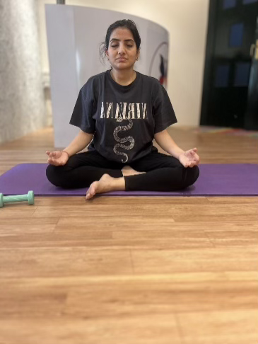 Shrashti reflects on a wonderful pregnancy experience with Aura Birthing sessions, emphasizing improved flexibility, strength, and focused breathing